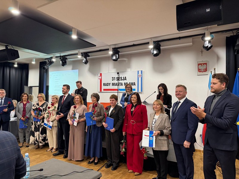 10 nauczycieli z Mławy otrzymało nagrody burmistrza. Każda po 8800 zł